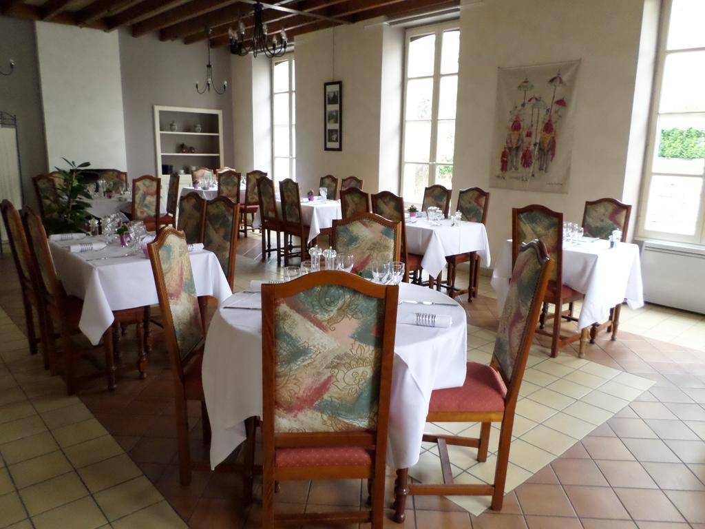 Le Relais De La Caleche Hotel Saint-Denis-dʼAnjou Kültér fotó