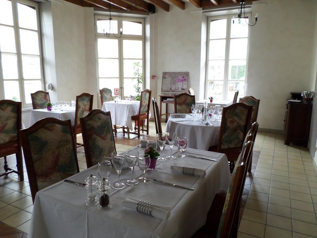 Le Relais De La Caleche Hotel Saint-Denis-dʼAnjou Kültér fotó