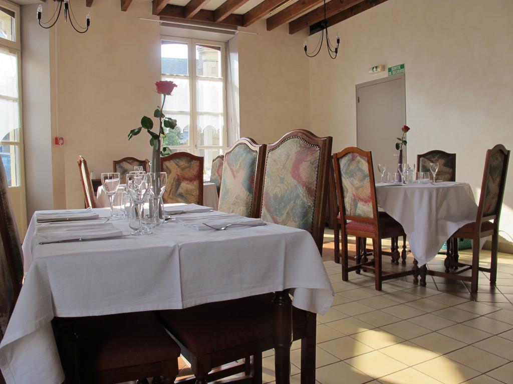 Le Relais De La Caleche Hotel Saint-Denis-dʼAnjou Kültér fotó