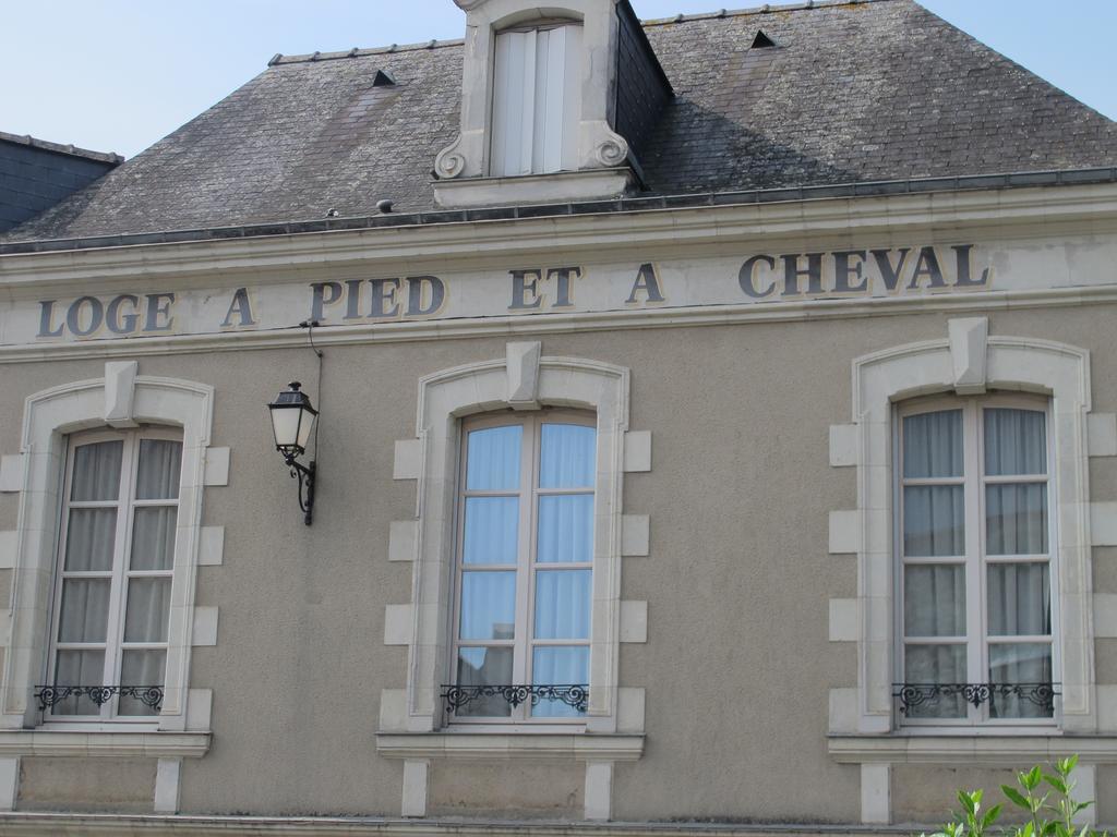 Le Relais De La Caleche Hotel Saint-Denis-dʼAnjou Kültér fotó