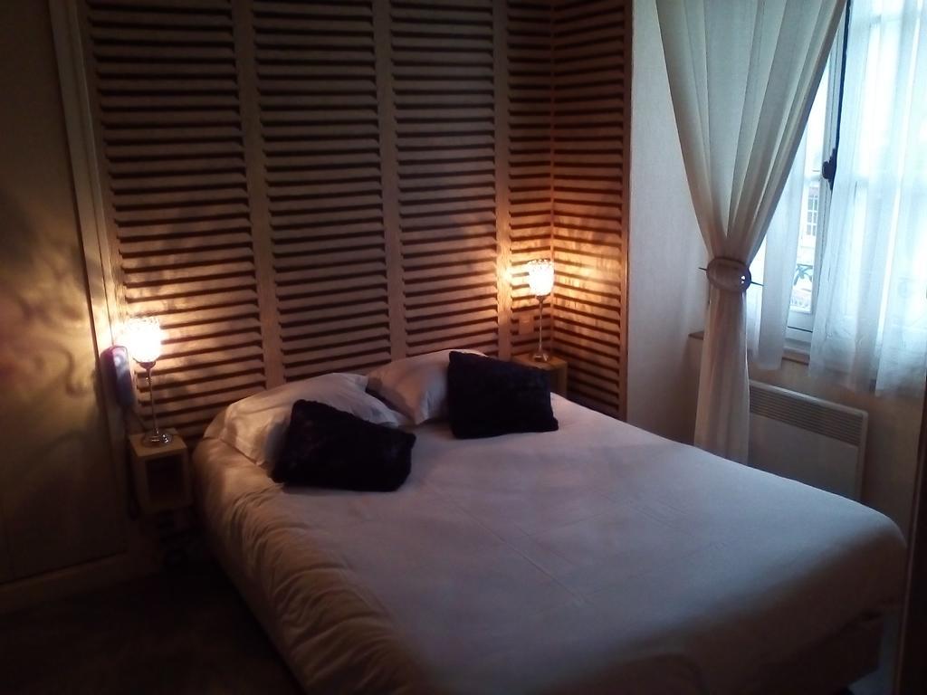 Le Relais De La Caleche Hotel Saint-Denis-dʼAnjou Kültér fotó
