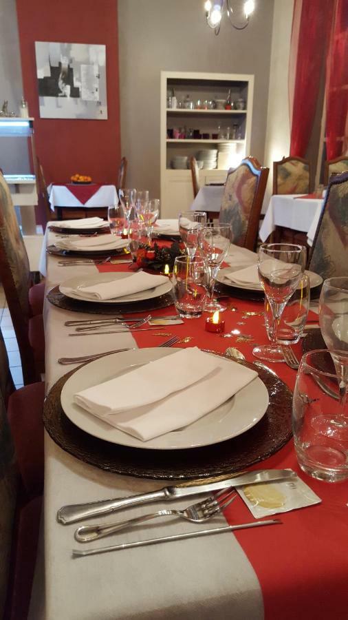 Le Relais De La Caleche Hotel Saint-Denis-dʼAnjou Kültér fotó